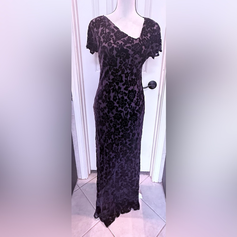 Elegant Black Floral Velvet Dress